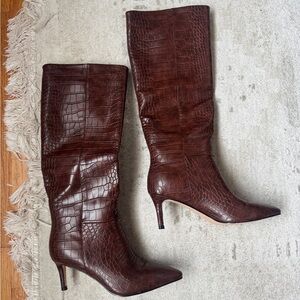 Chic Brown Croc-Patterned Heeled Boots